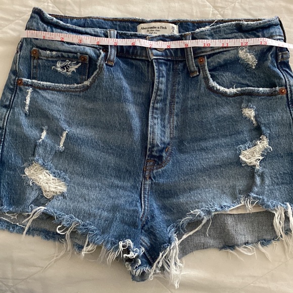 Abercrombie The High Rise Mom Short size 28/6 - Picture 3 of 5